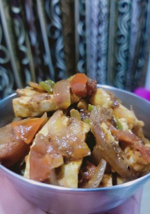 A picture of Paneer masala.
