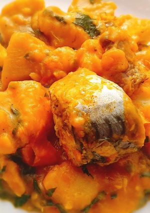 A picture of Yam porriage and fish.