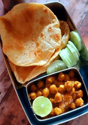 A picture of Chole Puri.