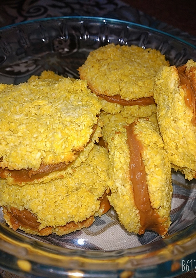 Una foto de Alfajores de coco y dulce de leche❤️