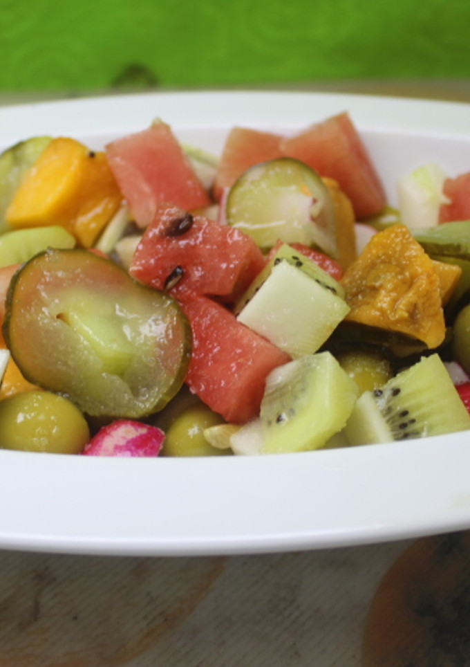 Una foto de Ensalada de sandía, kiwi y pepinillos