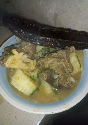 A picture of Goat meat yam pepper soup.