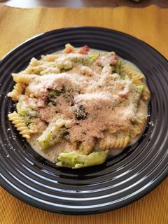 Baconos brokkolis tészta recept fotója