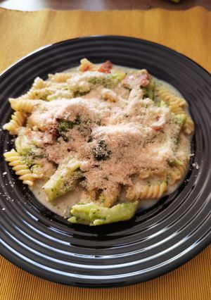 Baconos brokkolis tészta recept fotója