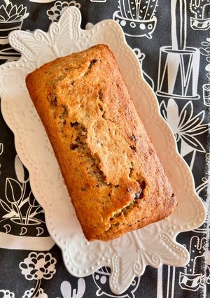 Una foto de Budín de banana y chocolate 🍫 con aceite
