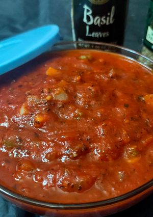 A picture of Italian sauce.