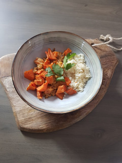Une photo de Curry de patate douce grillée #healthy #curry patate douce