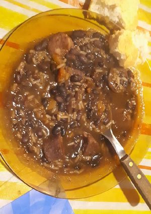 Una foto de Guiso de porotos negros (feijao) para este frío algo bien fuerte