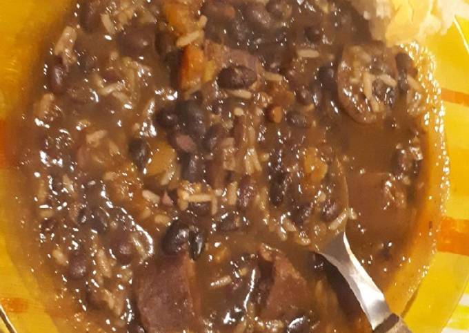 Guiso de porotos negros (feijao) para este frío algo bien fuerte Receta ...