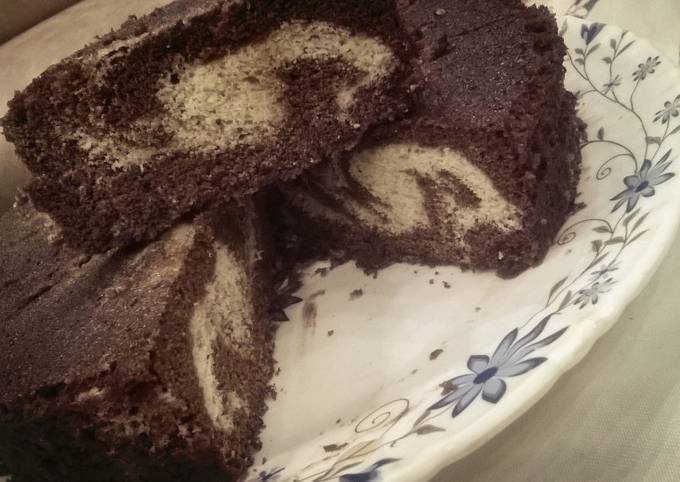 Marble chocolate cake in microwave