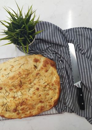 Foto de Focaccia de alecrim, sal e parmesão