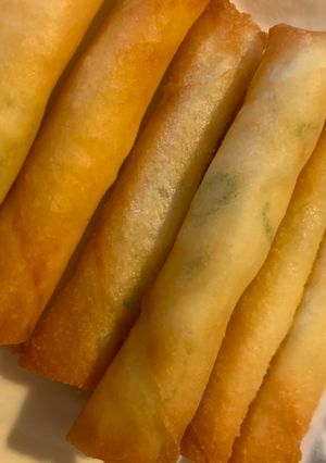 Una foto de Rollitos de queso feta y cebollín