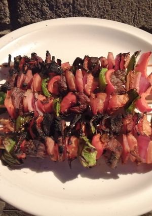 Una foto de Brochetas de res