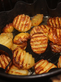 Una foto de Patatas fritas especiadas en freidora de aire 2024
