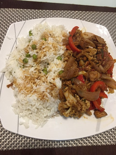 Una foto de Saltado de pollo y coliflor