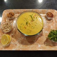 A picture of Khausuey (Burmese dish).