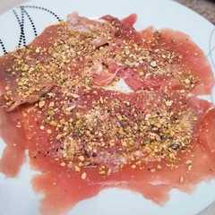 Foto di Carpaccio di tonno e pistacchi