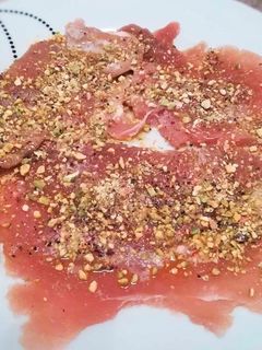 Foto di Carpaccio di tonno e pistacchi