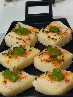 सूजी ढोकला(Suji dhokla recipe ih Hindi) रेसिपी मुख्य फोटो