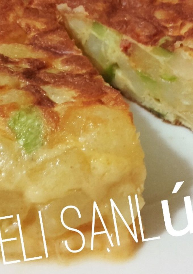 Una foto de Tortilla española con tapines y chorizo