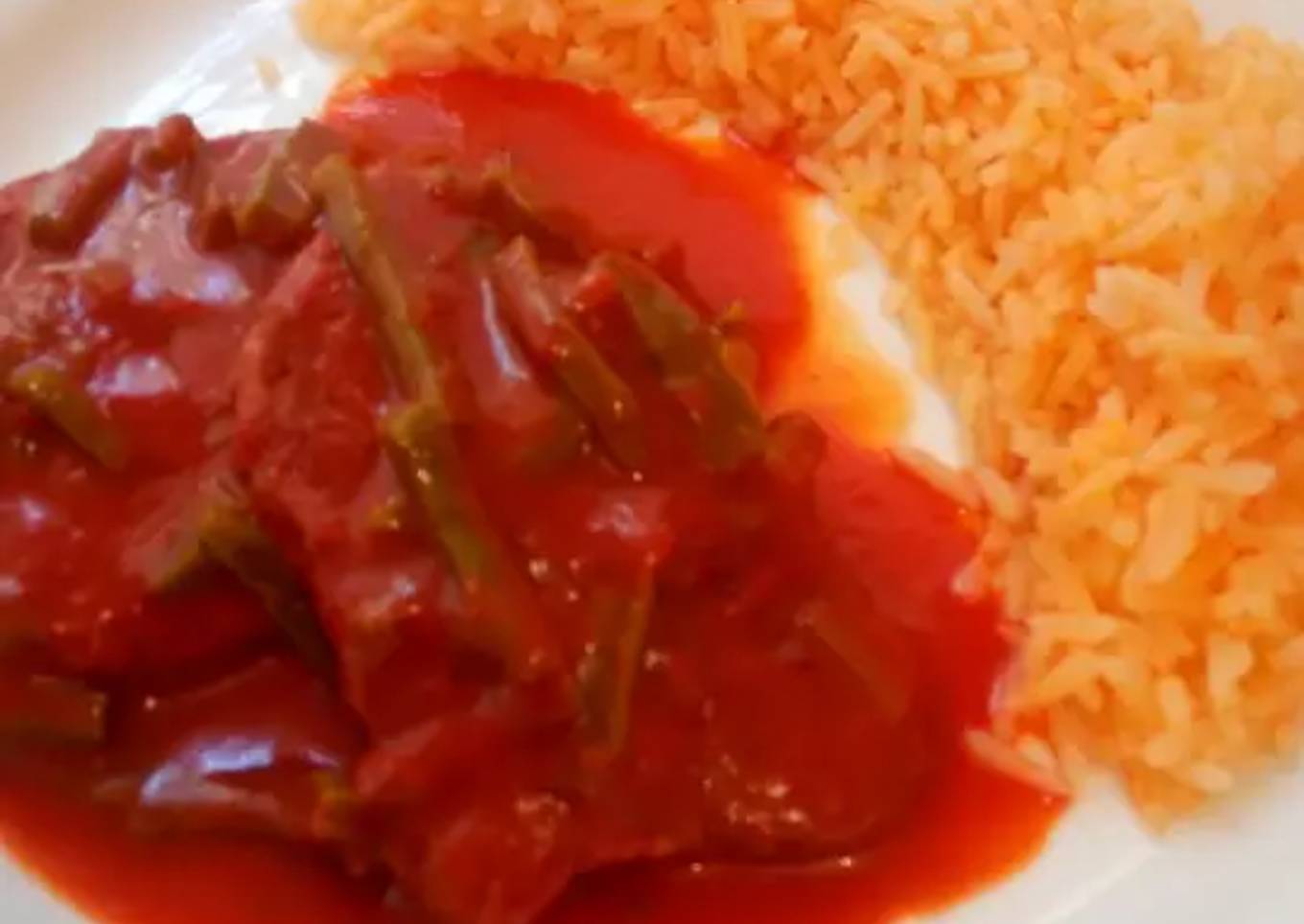 Tortitas de Camarón en salsa guajillo con nopales