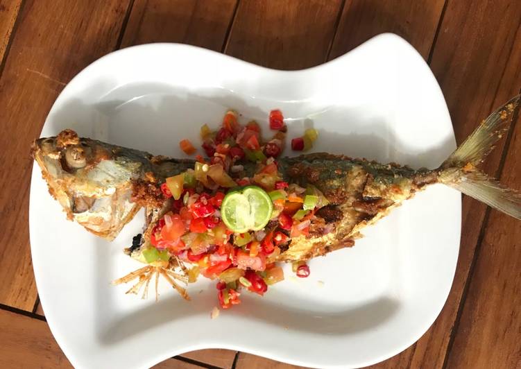 Resep Ikan goreng bumbu kuning sambal dabu-dabu, Enak Banget