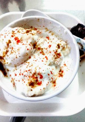 A picture of Dahi Bhalle.