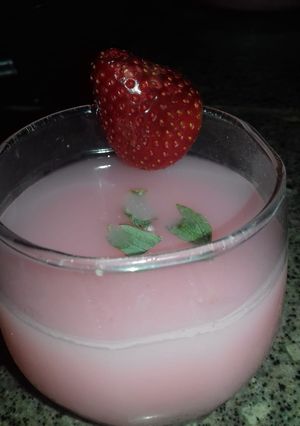 A picture of Strawberry yummy milkshake recipe.