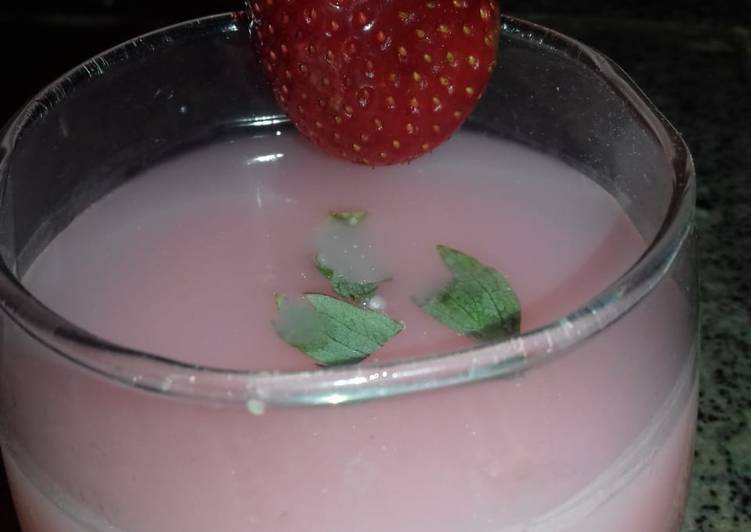 Simple Way to Make Speedy Strawberry yummy milkshake recipe