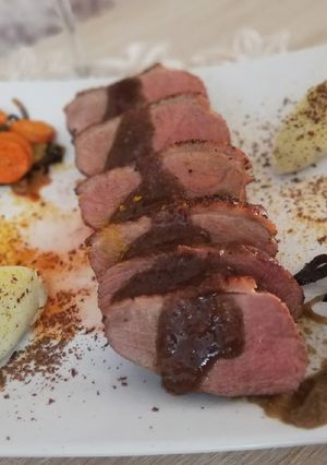 Foto di Filetto di petto d'anatra con crema tartufo e patate