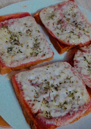 Una foto de Pizza casera y muy económica (sin levadura)