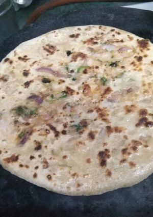 A picture of Pyaz parantha.