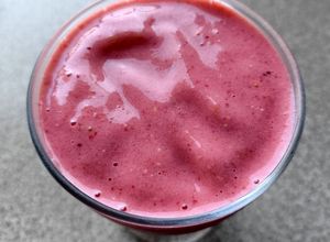 Zdjęcie przepisu Shake truskawkowo - bananowy.