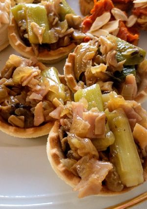 Foto principal de Tartaletas con ajetes, champiñones y jamón