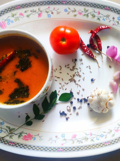 ஹோட்டல் தக்காளி ரசம் (Hotel Tomato rasam) செய்முறை முக்கிய புகைப்படம்
