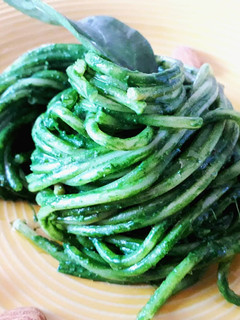 A picture of Spaghetti con pesto di spinaci e mandorle.