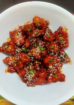 A picture of Crispy Korean Fried Chicken in Soy Garlic Sauce (snack).