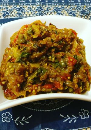 A picture of Roasted Eggplant Mash or Baingan Bharta.