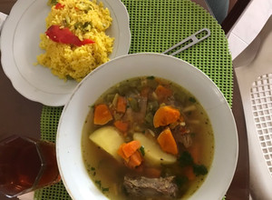 Una foto de Sopa de verduras con carne de res