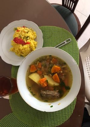 Una foto de Sopa de verduras con carne de res