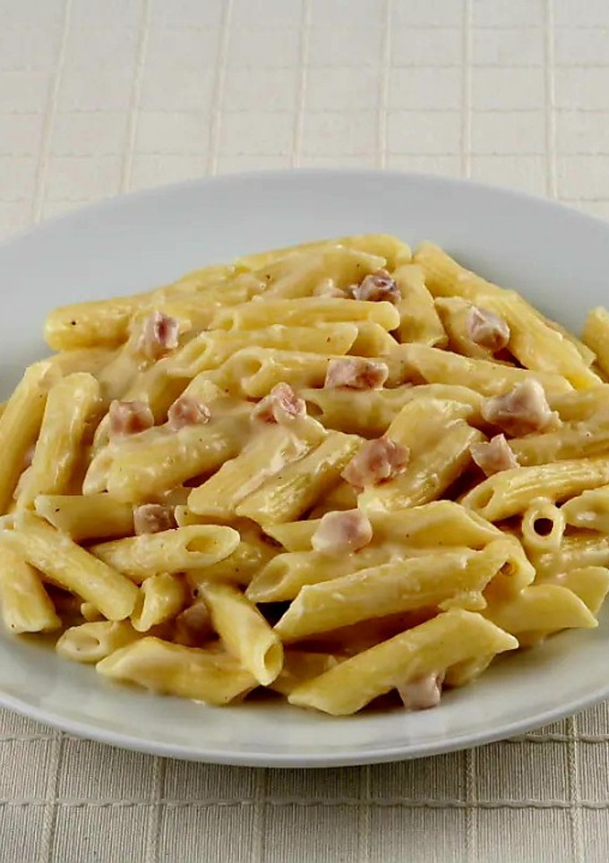 Una foto de Macarrones bechamel