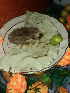 Una foto de Tlayuda para los difuntos (Tlayuda tradicional oaxaqueña)