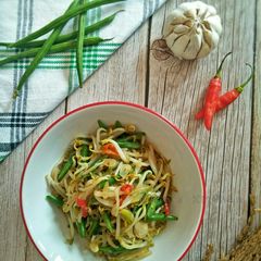 A picture of Stir-Fried Bean Sprouts and Green Beans.