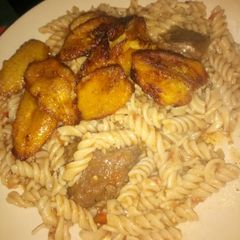 A picture of Makroni with plaintain.