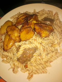 A picture of Makroni with plaintain.