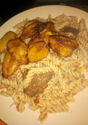 A picture of Makroni with plaintain.
