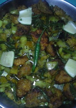 A picture of Red lentil pakoda potatoes curry.