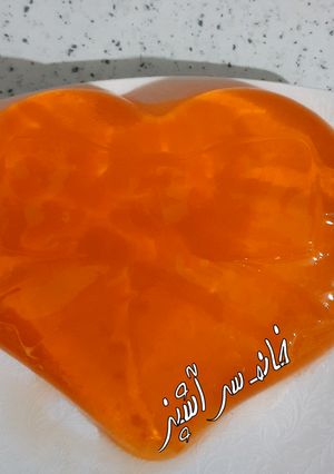 عکسی از دستور درآوردن ژله از قالب (خانم سرآشپز)
