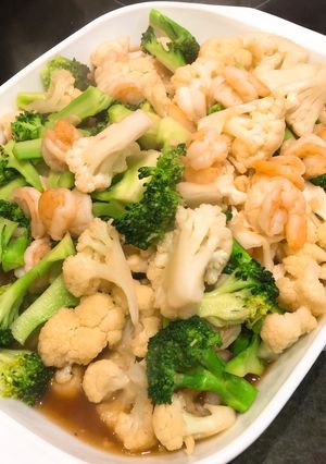 A picture of Stir fried vegetable and prawn.