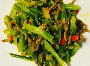 Una foto de Ensalada de Porotos verdes calientes!!!